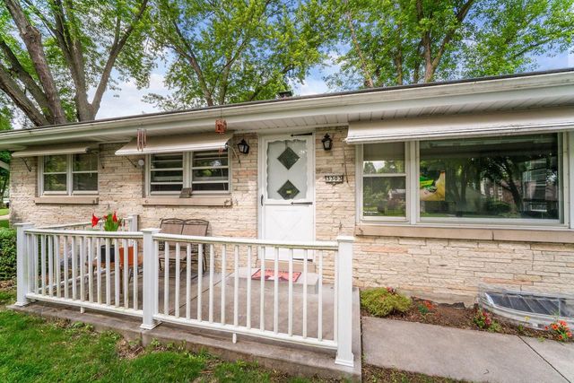 3303 N Knoll BOULEVARD, Wauwatosa, WI 53222