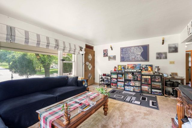 3303 N Knoll BOULEVARD, Wauwatosa, WI 53222