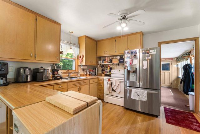 3303 N Knoll BOULEVARD, Wauwatosa, WI 53222