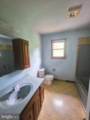 811 POPLAR LN, Lebanon, PA 17046