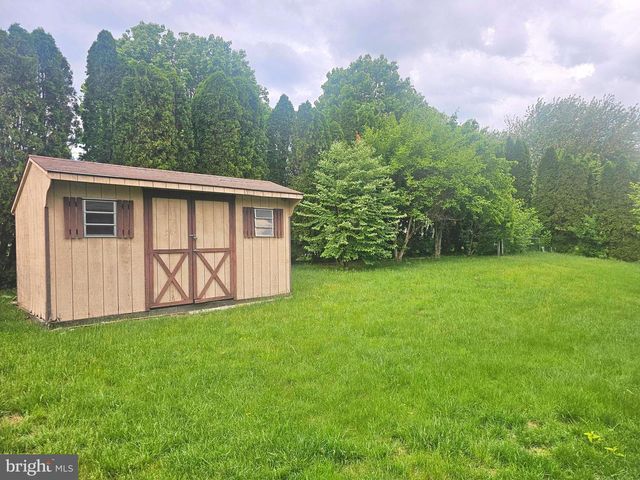 811 POPLAR LN, Lebanon, PA 17046