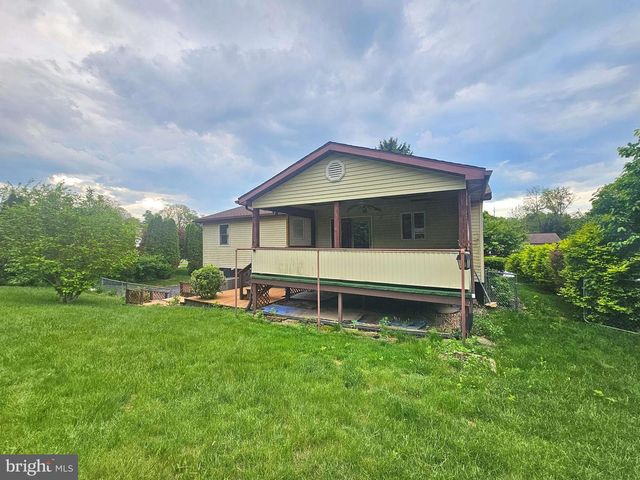 811 POPLAR LN, Lebanon, PA 17046