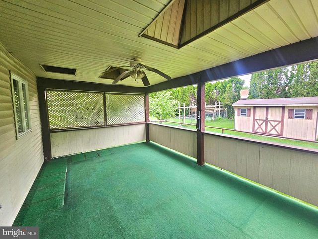811 POPLAR LN, Lebanon, PA 17046