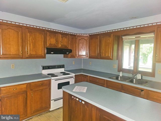 811 POPLAR LN, Lebanon, PA 17046