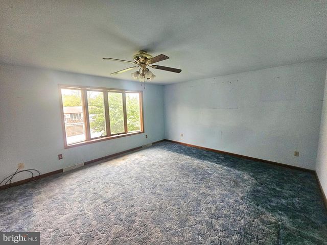 811 POPLAR LN, Lebanon, PA 17046