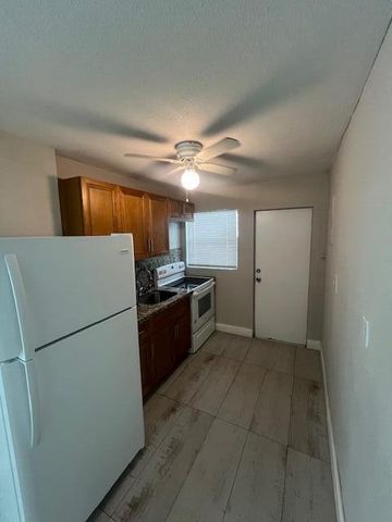 725 21st Street 2, West Palm Beach, FL 33407
