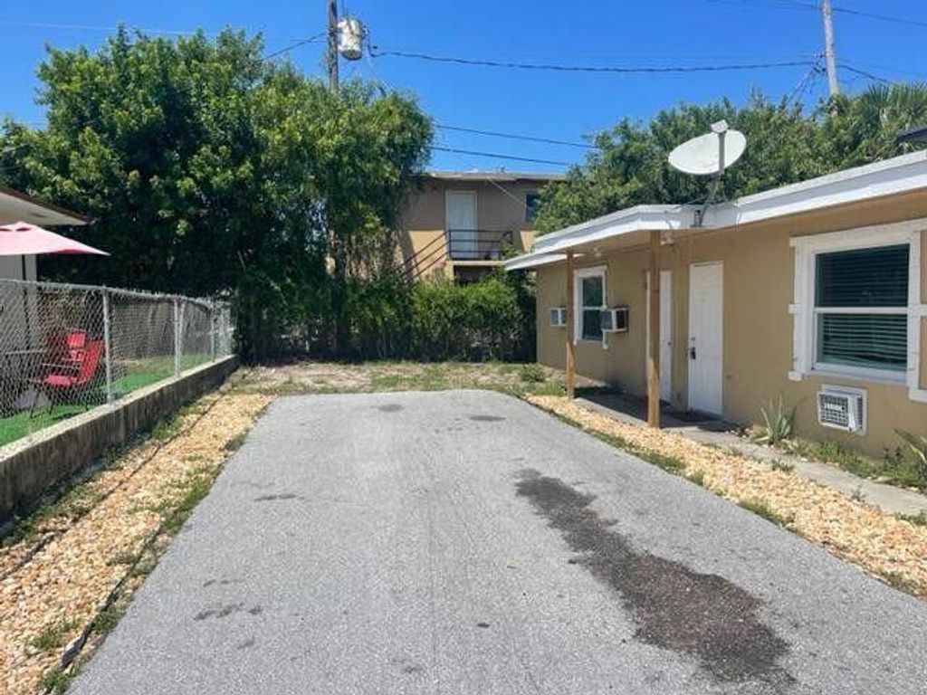 725 21st Street 2, West Palm Beach, FL 33407