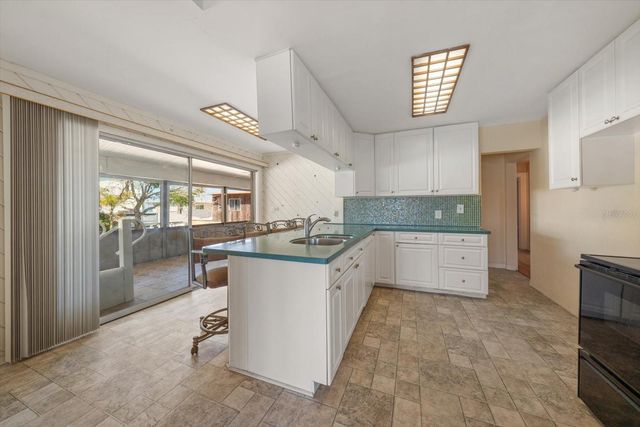 40 77TH AVENUE, Treasure Island, FL 33706