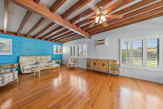 40 77TH AVENUE, Treasure Island, FL 33706