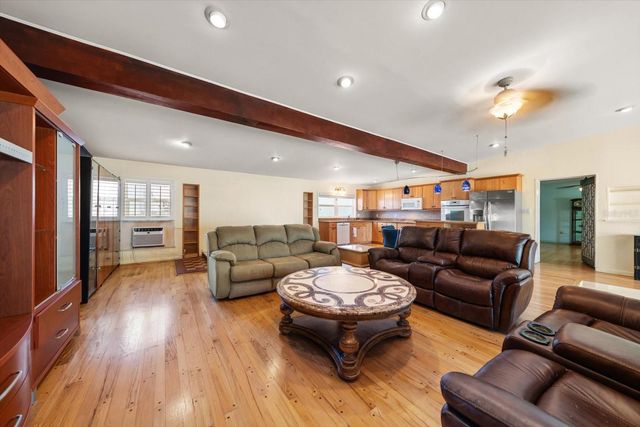 40 77TH AVENUE, Treasure Island, FL 33706