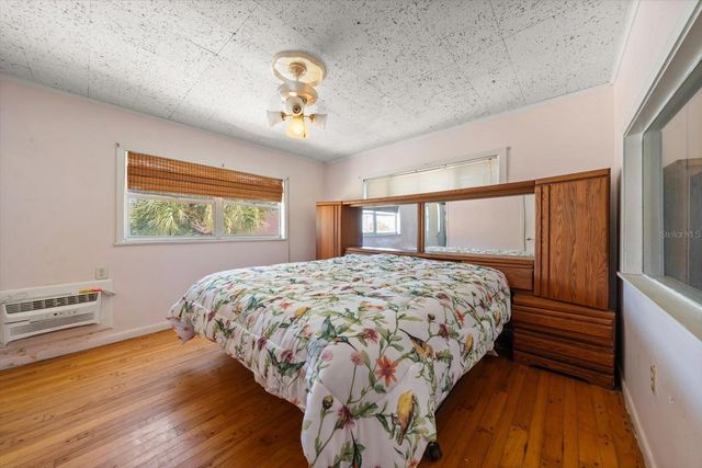 40 77TH AVENUE, Treasure Island, FL 33706