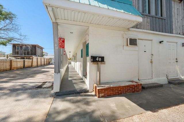 40 77TH AVENUE, Treasure Island, FL 33706