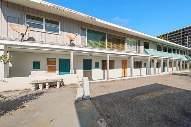 40 77TH AVENUE, Treasure Island, FL 33706