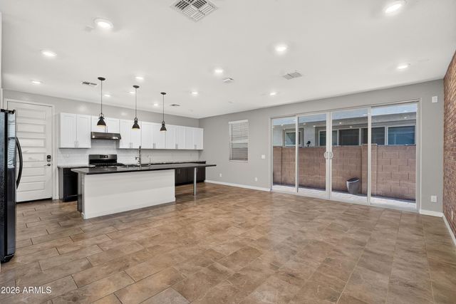 17207 N 10TH Street, Phoenix, AZ 85022