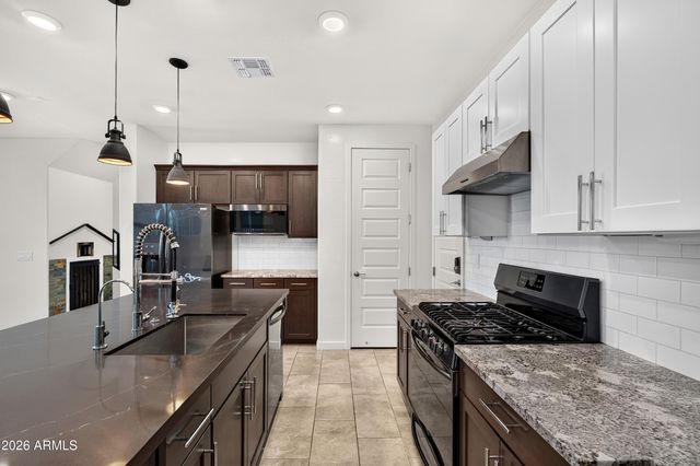 17207 N 10TH Street, Phoenix, AZ 85022