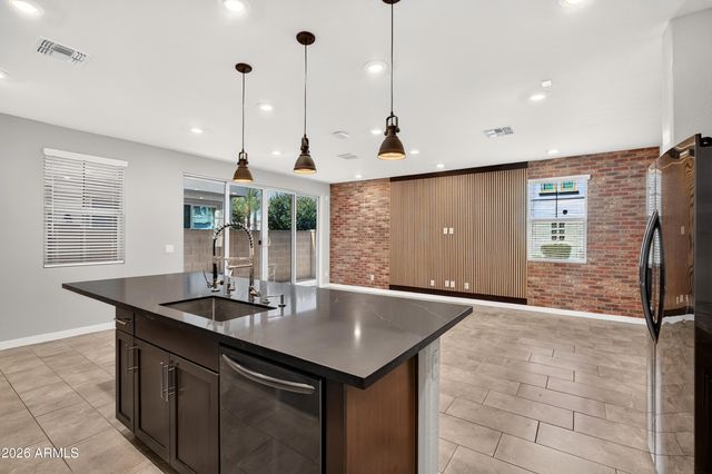 17207 N 10TH Street, Phoenix, AZ 85022