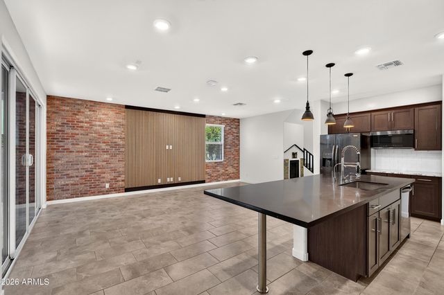 17207 N 10TH Street, Phoenix, AZ 85022