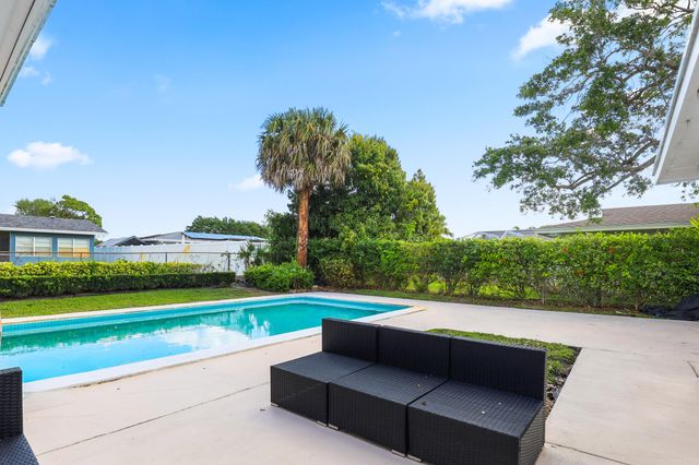 4403 Fuschia Circle N, Palm Beach Gardens, FL 33410
