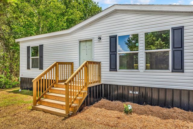2148 Hughes Gasque Rd., Aynor, SC 29511