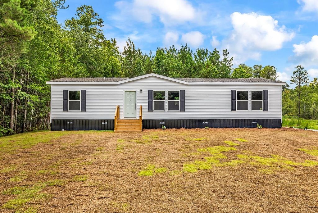 2148 Hughes Gasque Rd., Aynor, SC 29511