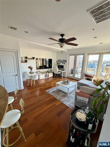 34-40 48th Street 4C, Weehawken, NJ 07086