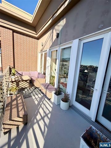 34-40 48th Street 4C, Weehawken, NJ 07086