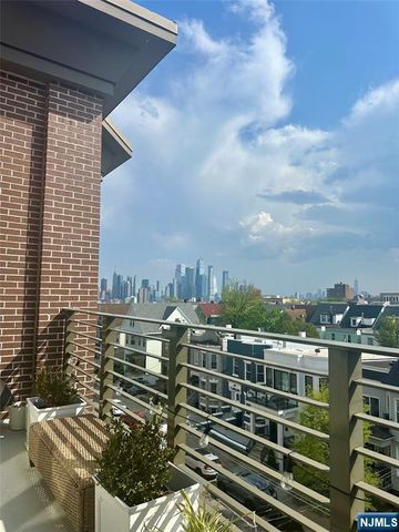 34-40 48th Street 4C, Weehawken, NJ 07086