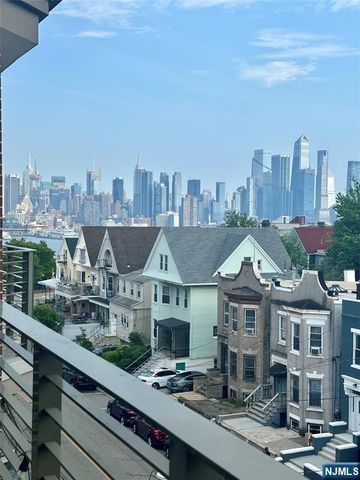 34-40 48th Street 4C, Weehawken, NJ 07086