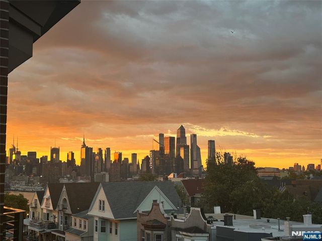 34-40 48th Street 4C, Weehawken, NJ 07086