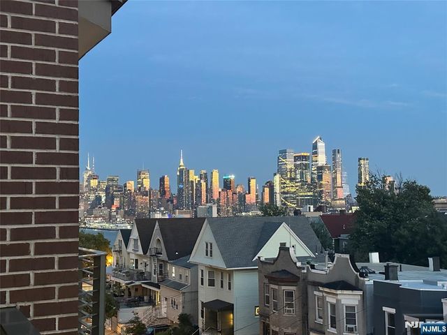 34-40 48th Street 4C, Weehawken, NJ 07086