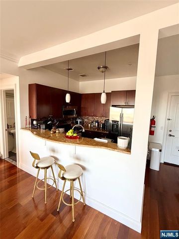 34-40 48th Street 4C, Weehawken, NJ 07086