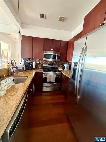 34-40 48th Street 4C, Weehawken, NJ 07086