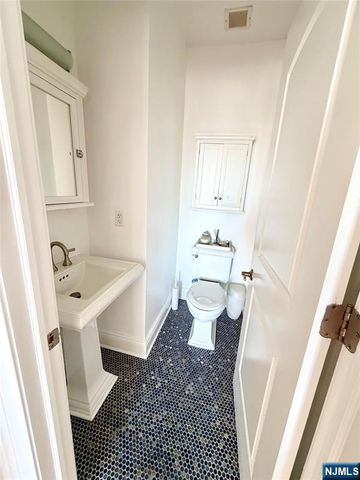 34-40 48th Street 4C, Weehawken, NJ 07086