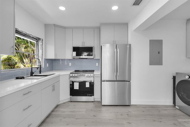 7412 Big Cypress Dr, Miami Lakes, FL 33014