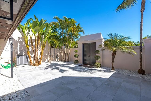 7412 Big Cypress Dr, Miami Lakes, FL 33014