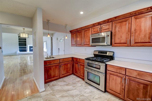 7857 S University Way, Centennial, CO 80122