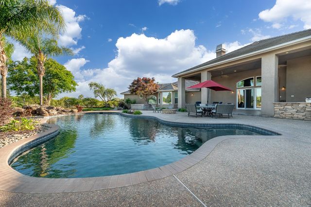 10714 Amerine Ln, Oakdale, CA 95361