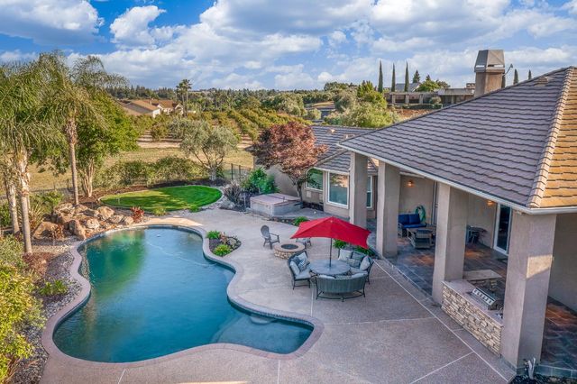 10714 Amerine Ln, Oakdale, CA 95361