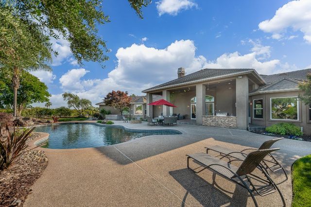 10714 Amerine Ln, Oakdale, CA 95361