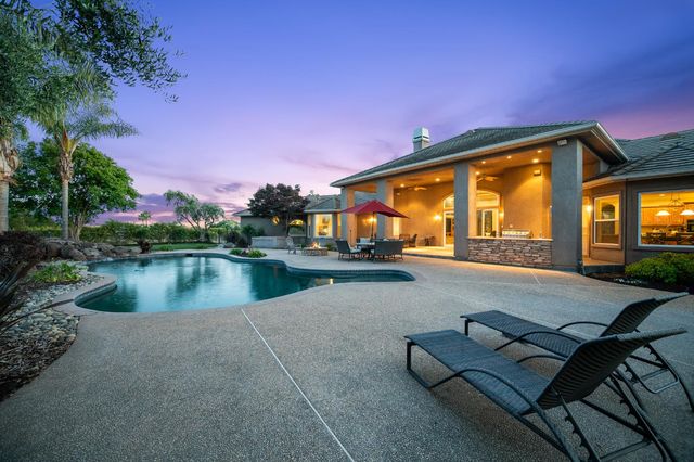 10714 Amerine Ln, Oakdale, CA 95361