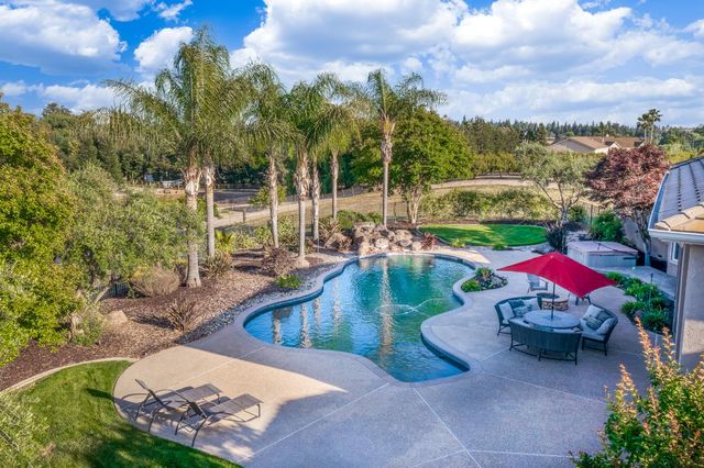 10714 Amerine Ln, Oakdale, CA 95361