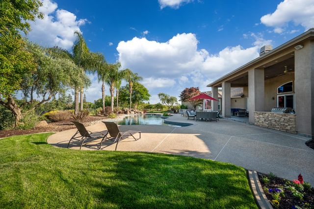 10714 Amerine Ln, Oakdale, CA 95361