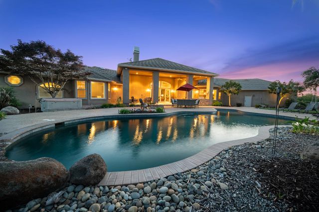 10714 Amerine Ln, Oakdale, CA 95361