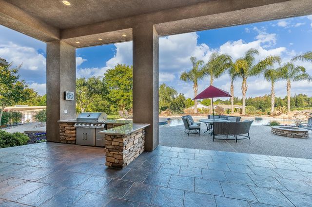 10714 Amerine Ln, Oakdale, CA 95361