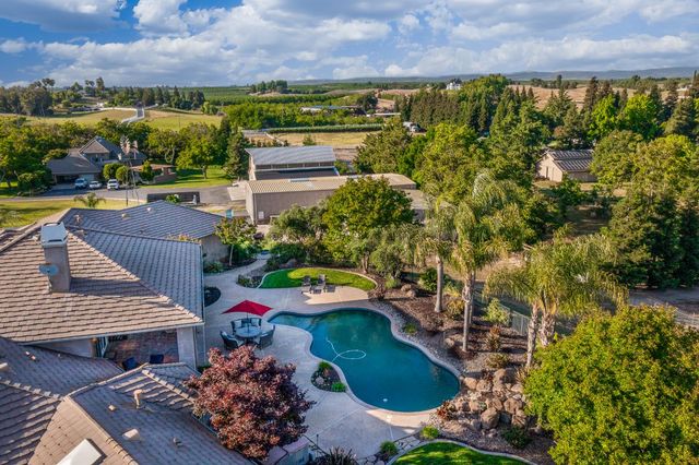 10714 Amerine Ln, Oakdale, CA 95361
