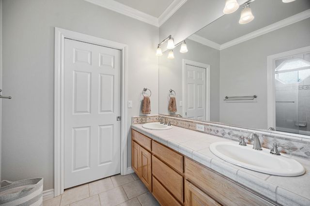 10714 Amerine Ln, Oakdale, CA 95361