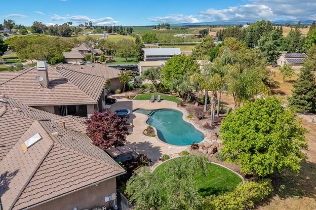 10714 Amerine Ln, Oakdale, CA 95361