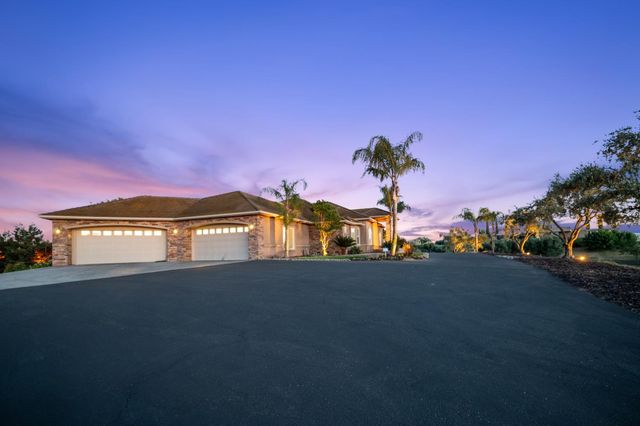 10714 Amerine Ln, Oakdale, CA 95361