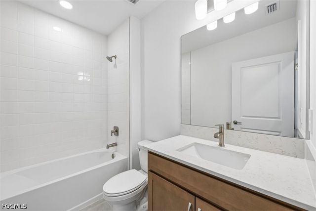 235 Lakeside Breeze WAY, Lehigh Acres, FL 33936