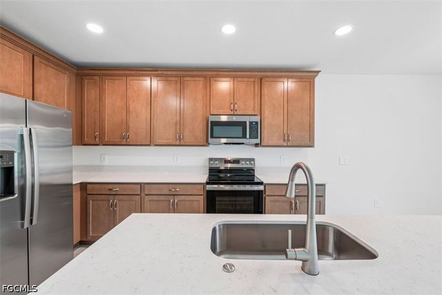 235 Lakeside Breeze WAY, Lehigh Acres, FL 33936
